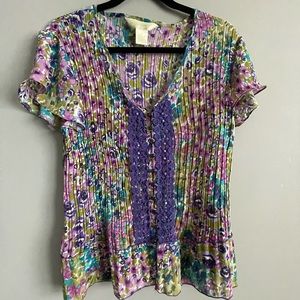 Nice blouse light weight. like new used ones✨🤗